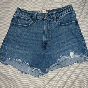 Abercrombie and Fitch curve love mom short